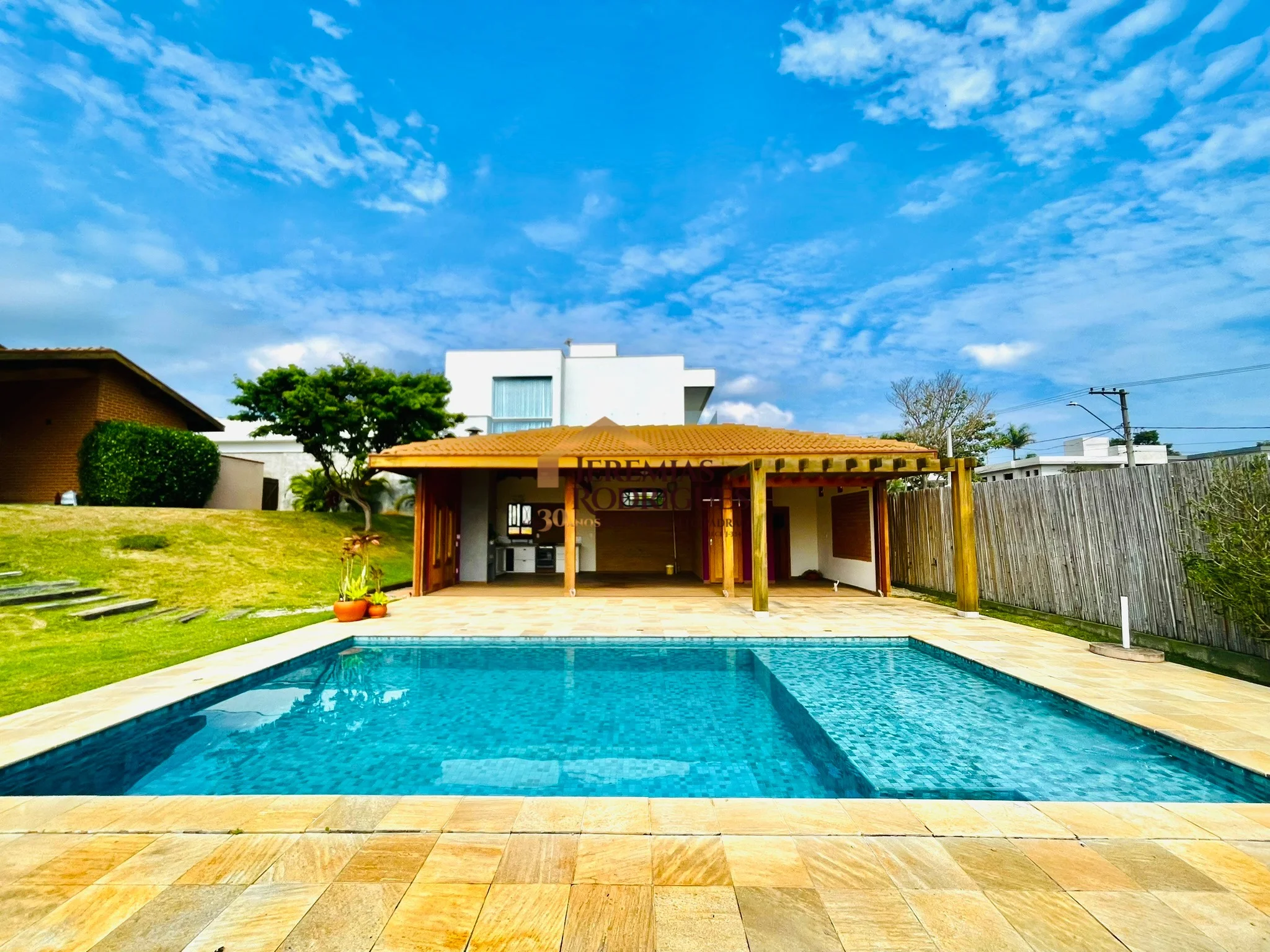 Casa à venda no  Residencial Reserva Altos do Cataguá em Taubaté/SP.