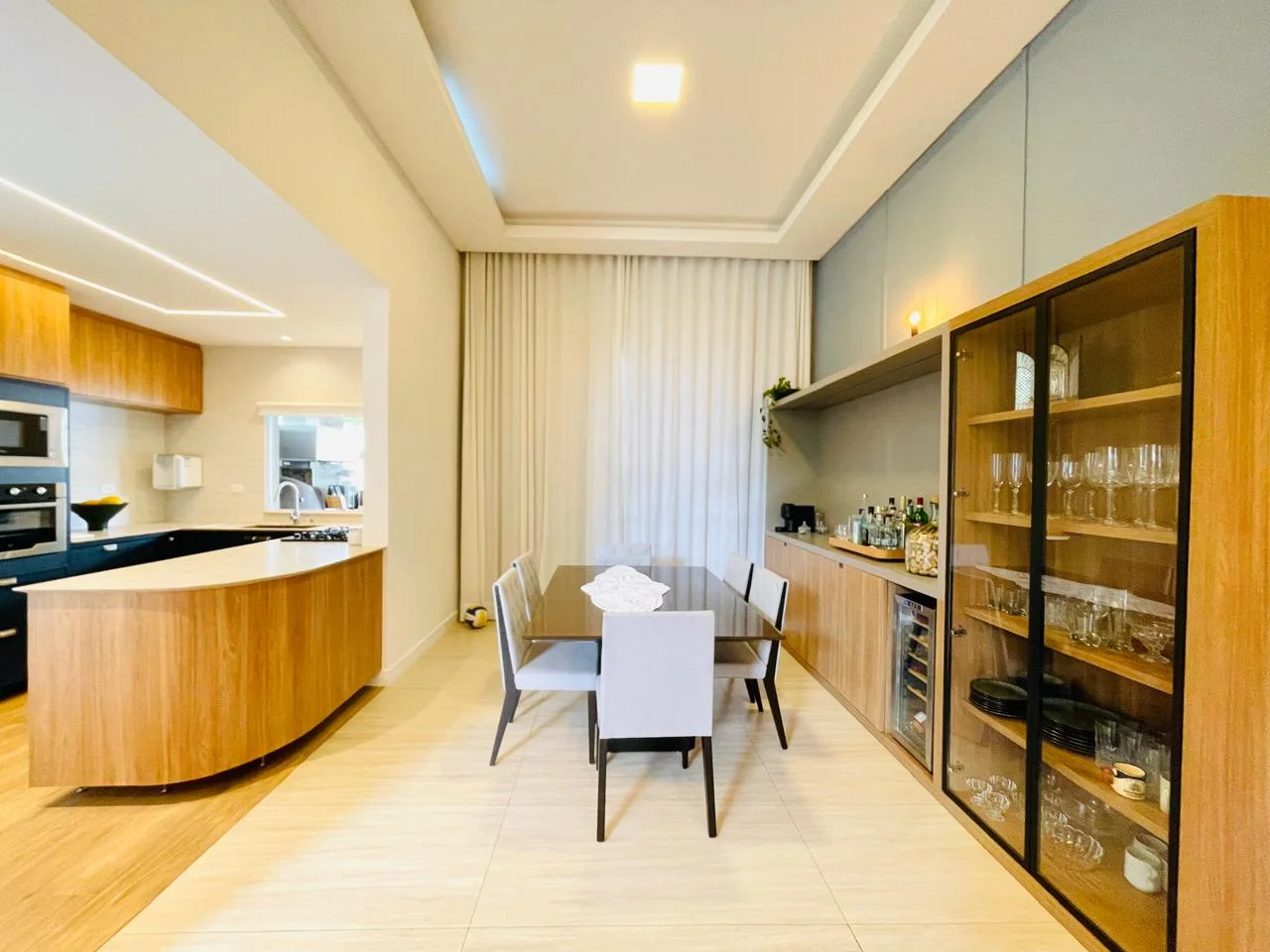 Casa à venda com 3 dormitórios no Condomínio Terras de San Marco em Taubaté/SP.