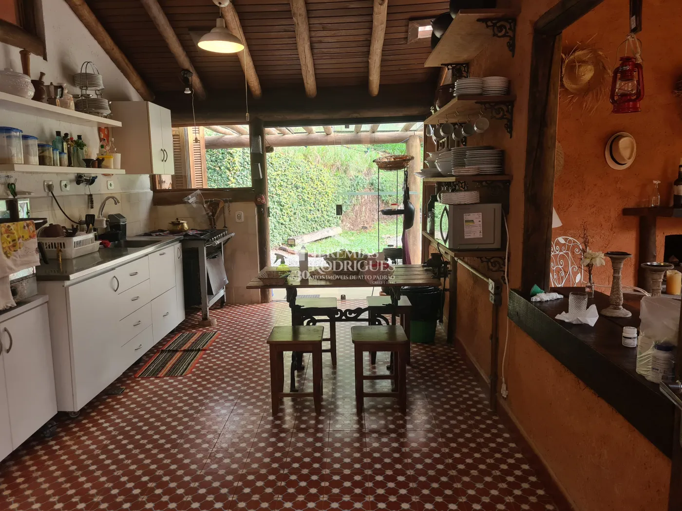 Chácara à venda com 400 m² no bairro Santa Cruz em Santo Antônio do Pinhal/SP.