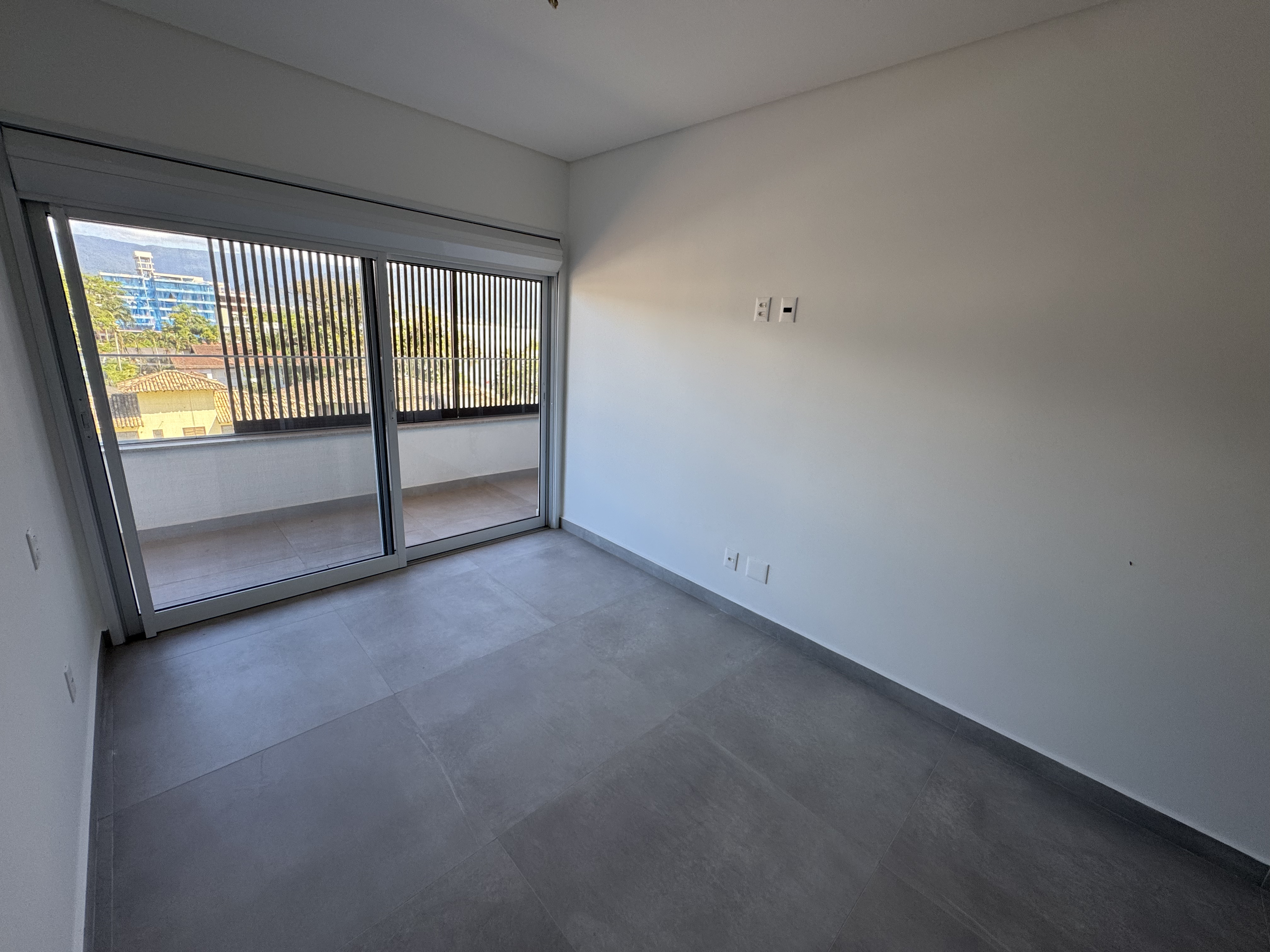 Apartamento à venda com 3 suítes no Condomínio Ankor Residencial em Ubatuba/SP.