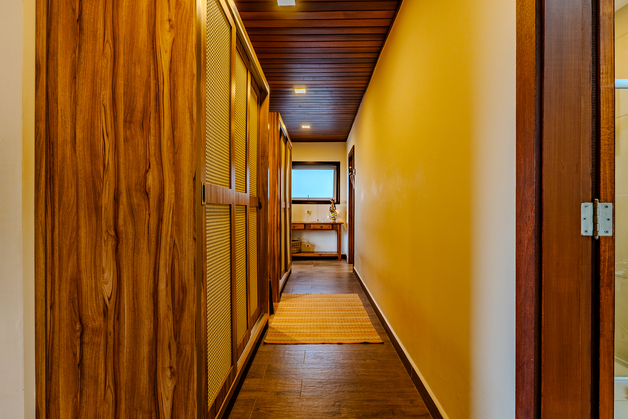 Casa à venda com com 5 suítes no Condomínio Country Club em Santo Antônio do Pinhal/SP. 