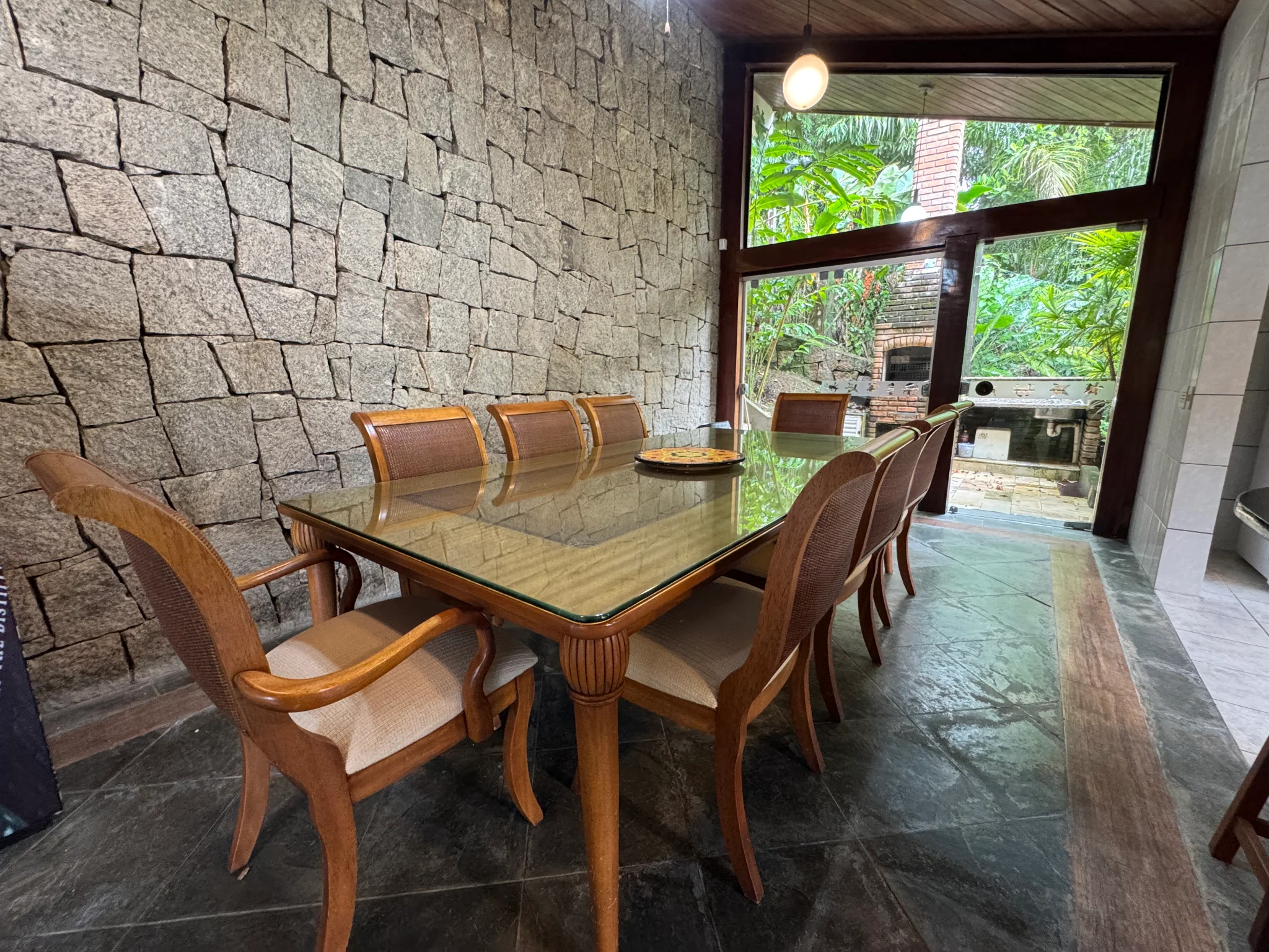 Casa à venda com 5 dormitórios no Condomínio Ponta das Toninhas em Ubatuba/SP. 