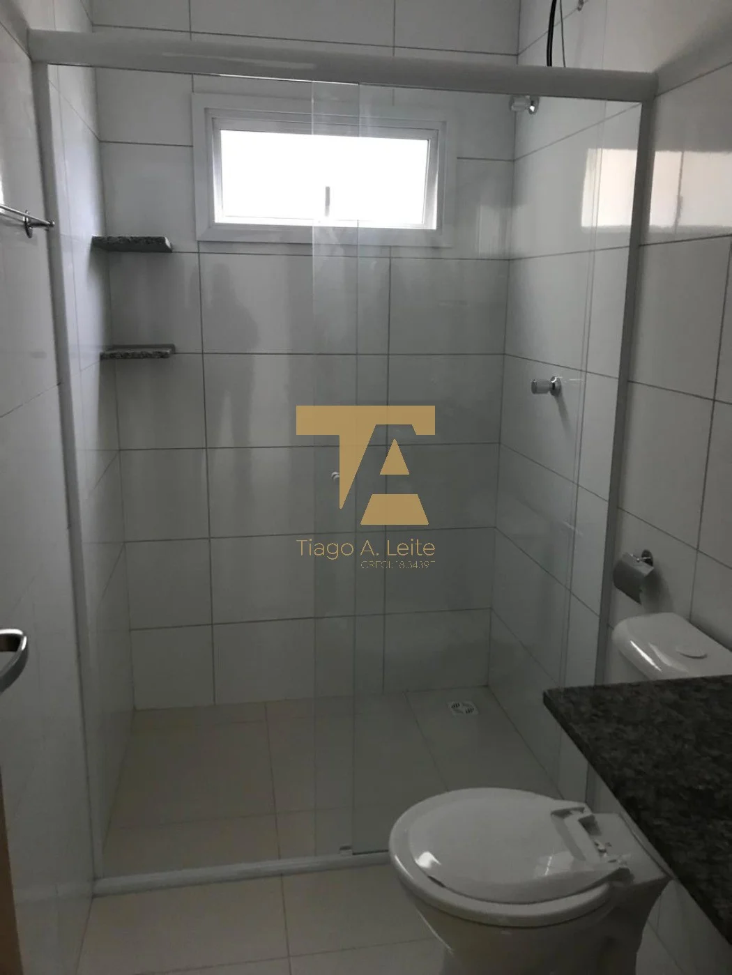 Apartamento no Edifício Embaúba em Pindamonhangaba com suíte e varanda gourmet