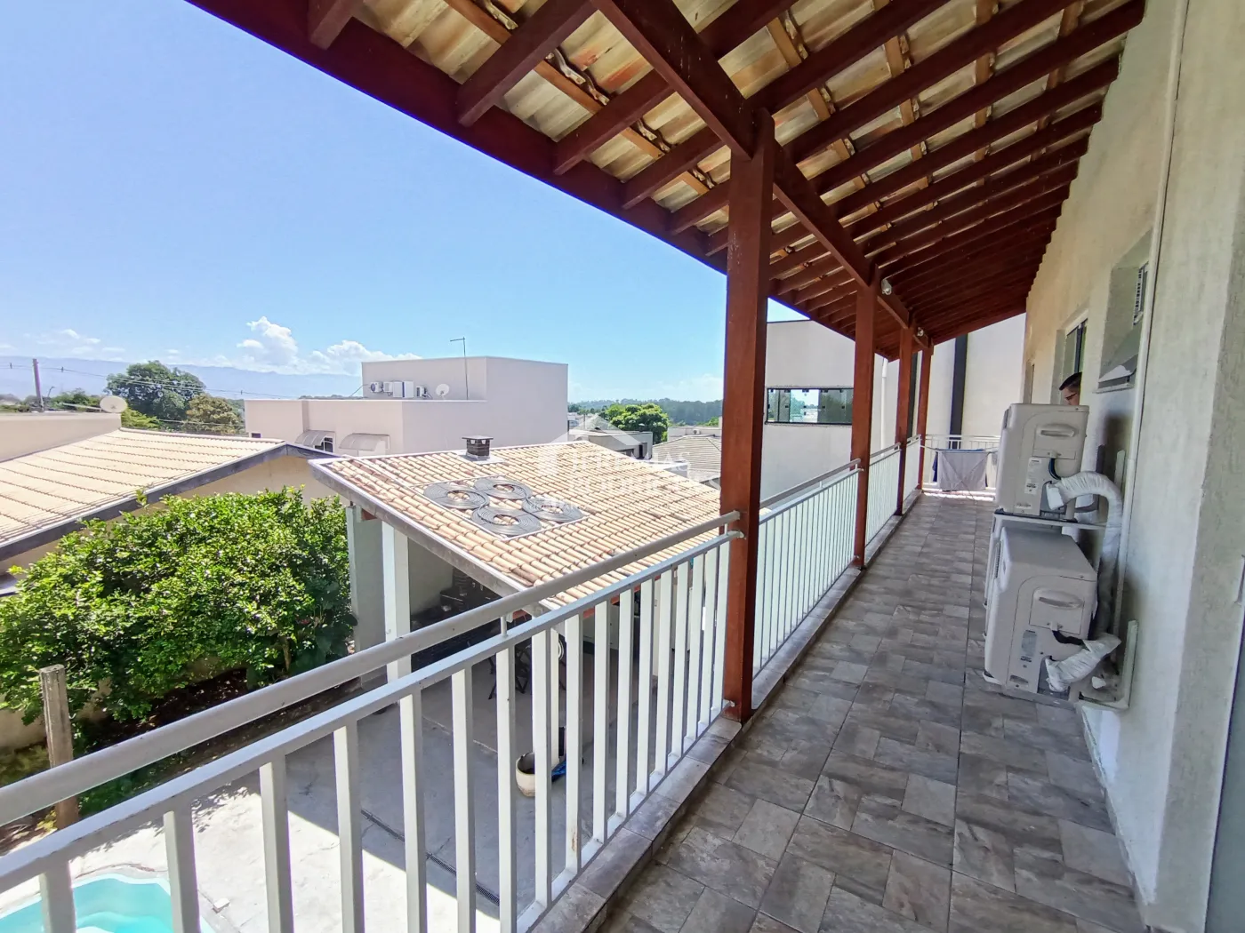 Casa à venda com 3 suítes no Condomínio Reserva dos Lagos em Pindamonhangaba/SP.