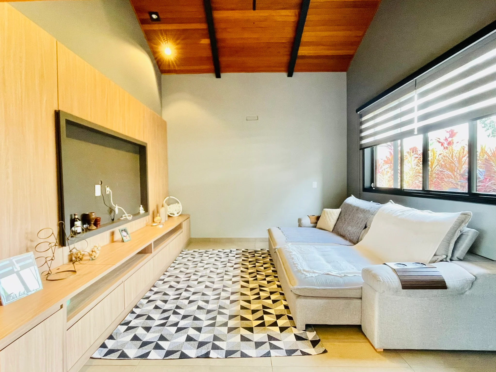 Casa  com porteira fechada á venda no Condomínio Altos do Cataguá em Taubaté/SP.