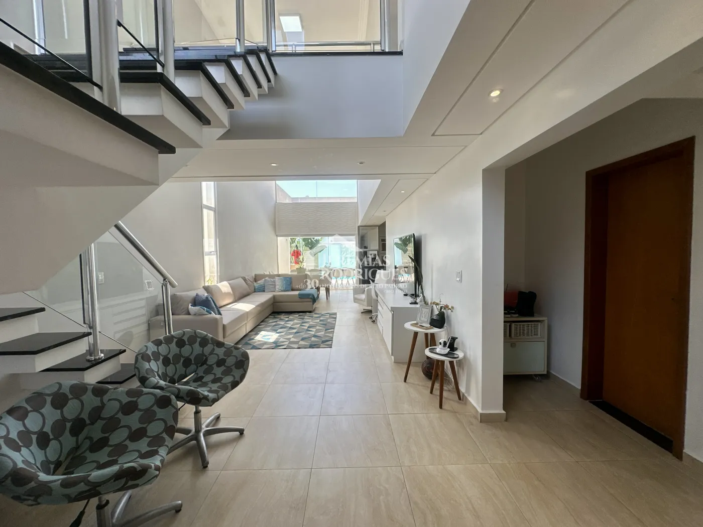 Casa para venda e locação com 3 dormitórios no Condomínio Tecoara em Taubaté/SP.