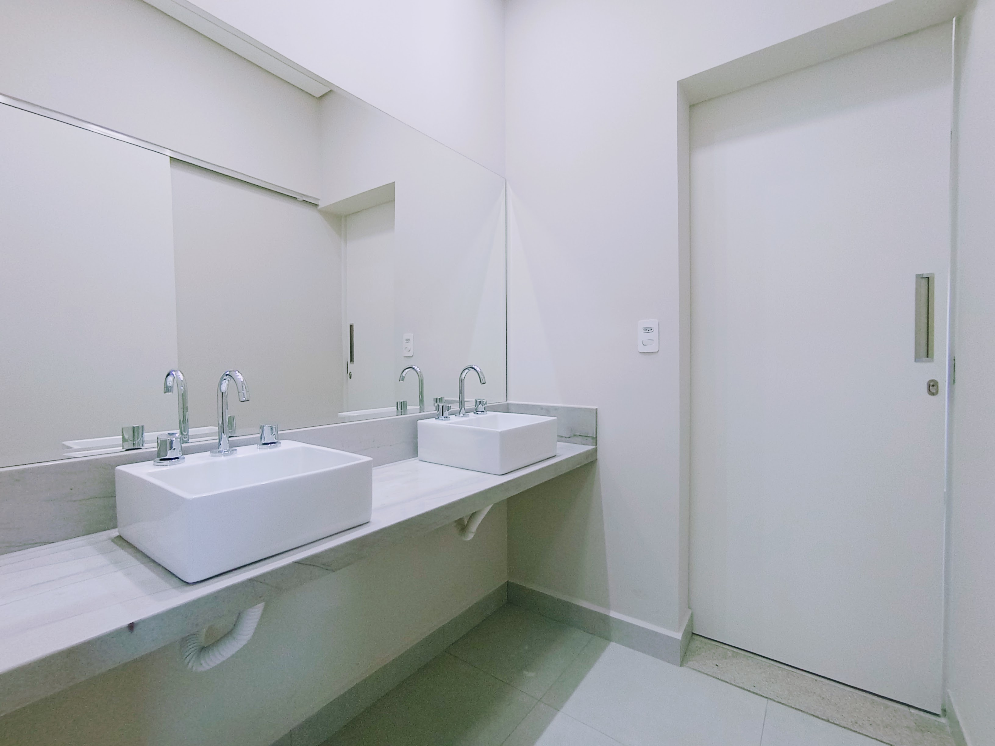 Casa à venda com 3 dormitórios no Condomínio Ouro Ville em Taubaté/SP.