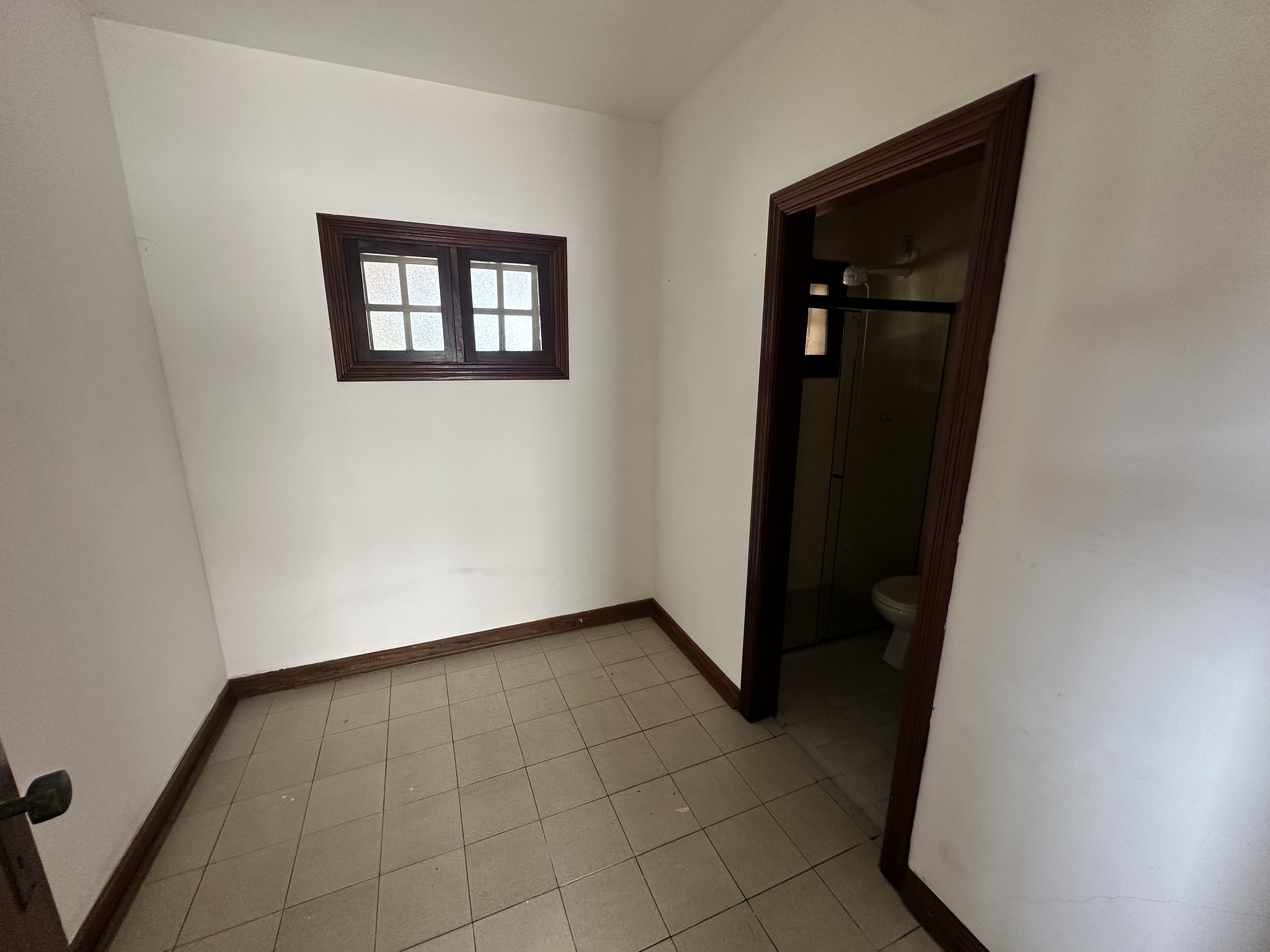 Casa para venda e locação com 6 dormitórios no Condomínio Village Paineiras em Pindamonhangaba/SP.