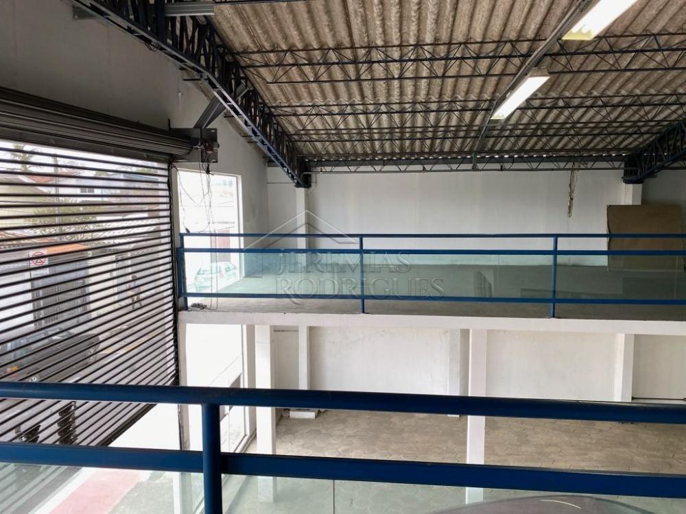 Galpão para venda e locação no Centro em Pindamonhangaba/SP. 