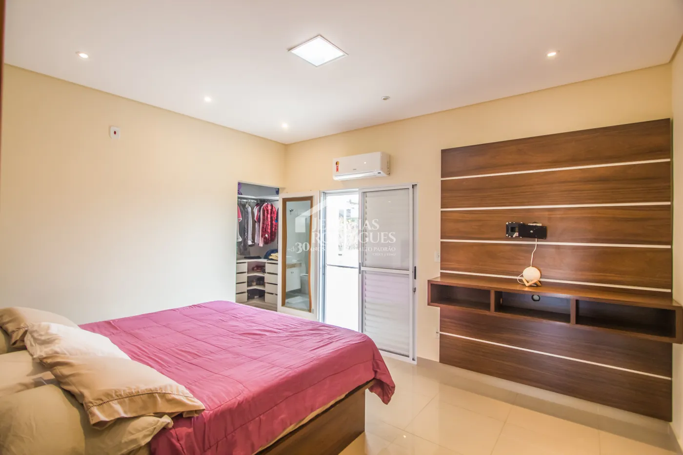 Casa com 4 dormitórios, 295 m² - Condomínio Reserva dos Lagos - Pindamonhangaba/SP