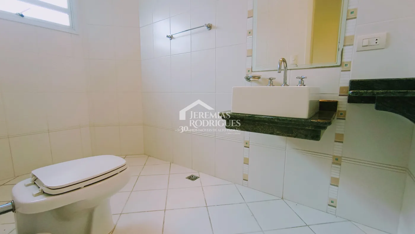 Casa à venda com 5 dormitórios no Condomínio Taubaté Village em Taubaté/SP.
