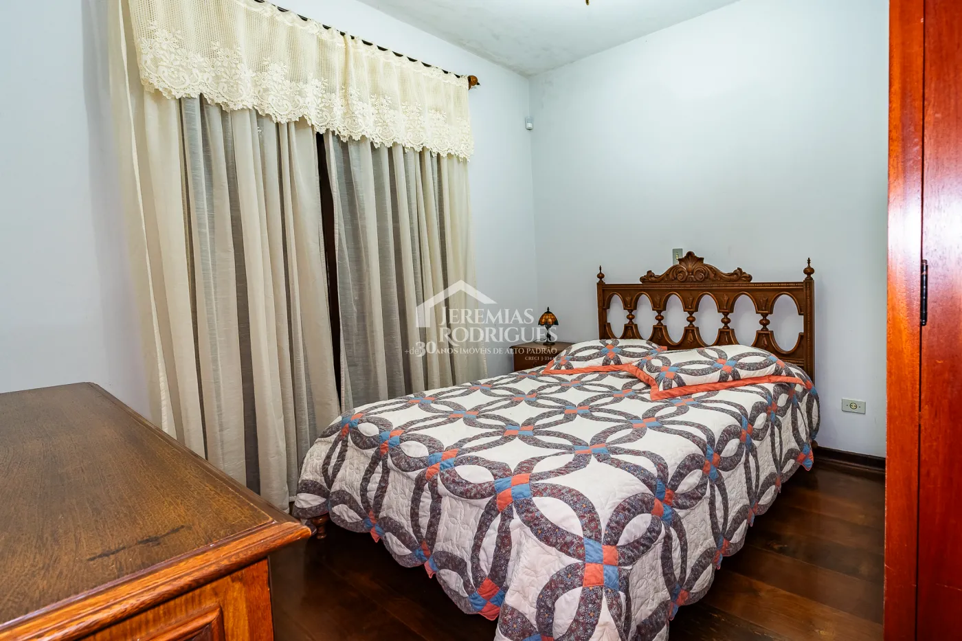 Casa com 7 dormitórios, 924 m² - Recanto das Araucárias - Campos do Jordão/SP