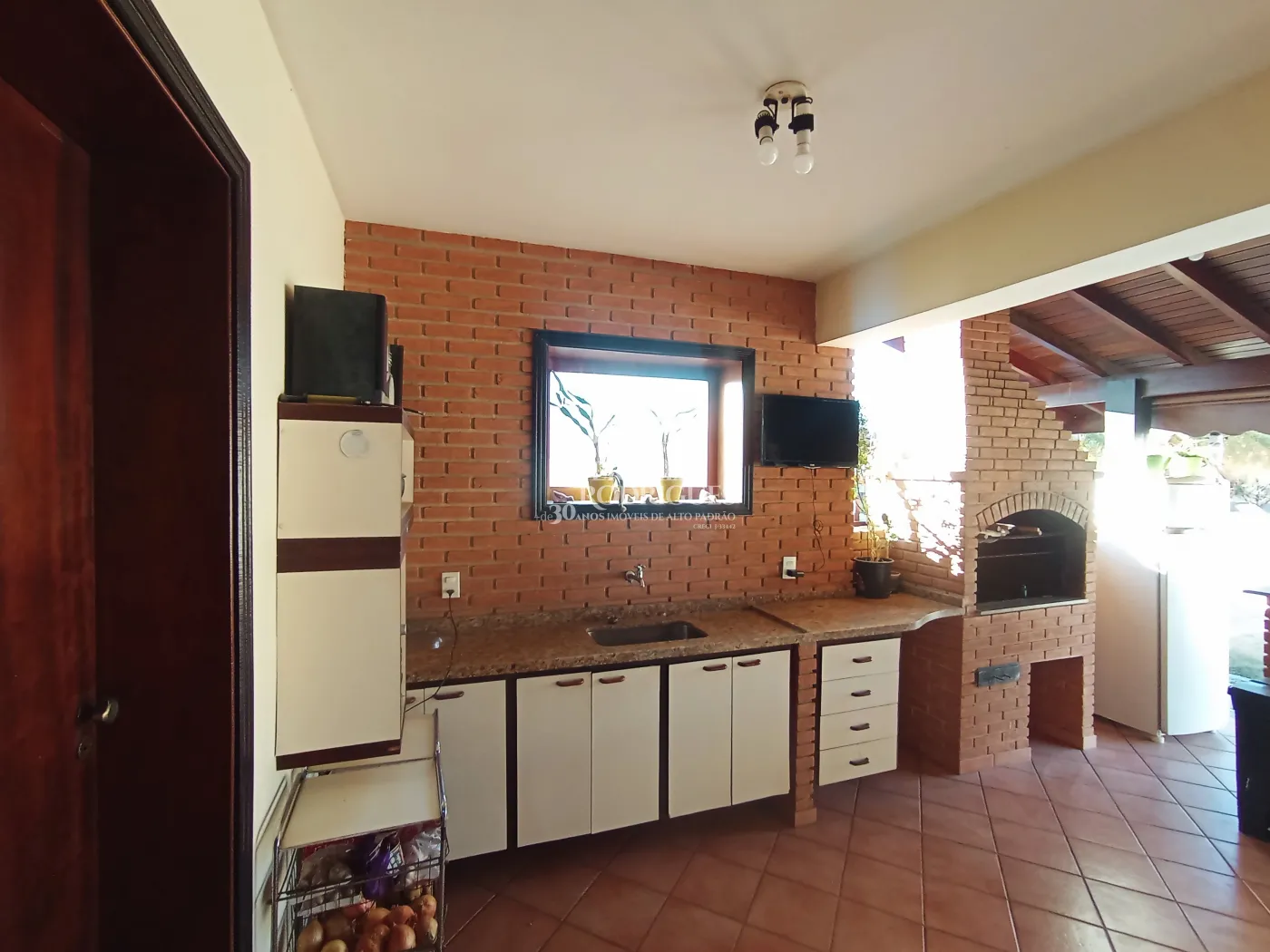 Casa à venda com 4 dormitórios no Condomínio Village Paineiras em Pindamonhangaba/SP.