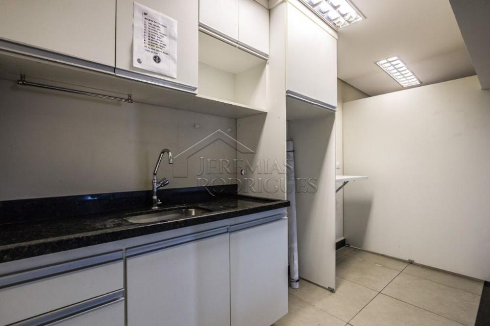 Prédio comercial à venda no Centro em Taubaté/SP. 