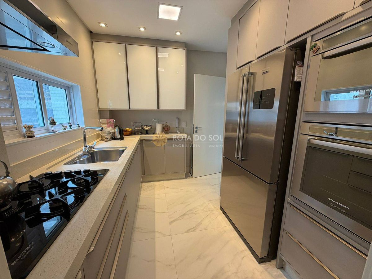 Apartamento Mobiliado 4 Suítes à Venda Meia Praia Itapema SC
