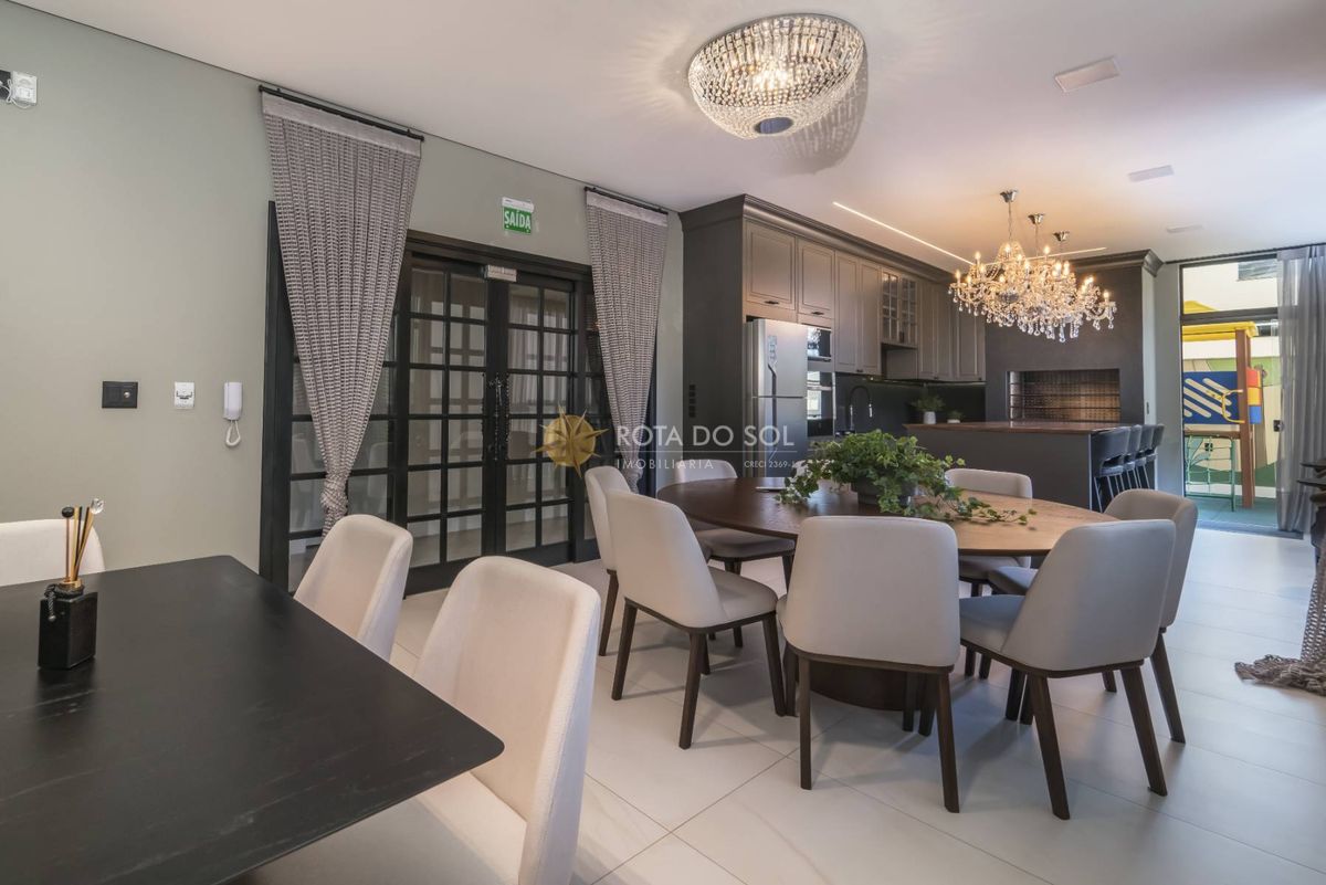 Residencial La Victoria apartamento 3 Suítes e 3 Vagas em Meia Praia Itapema SC