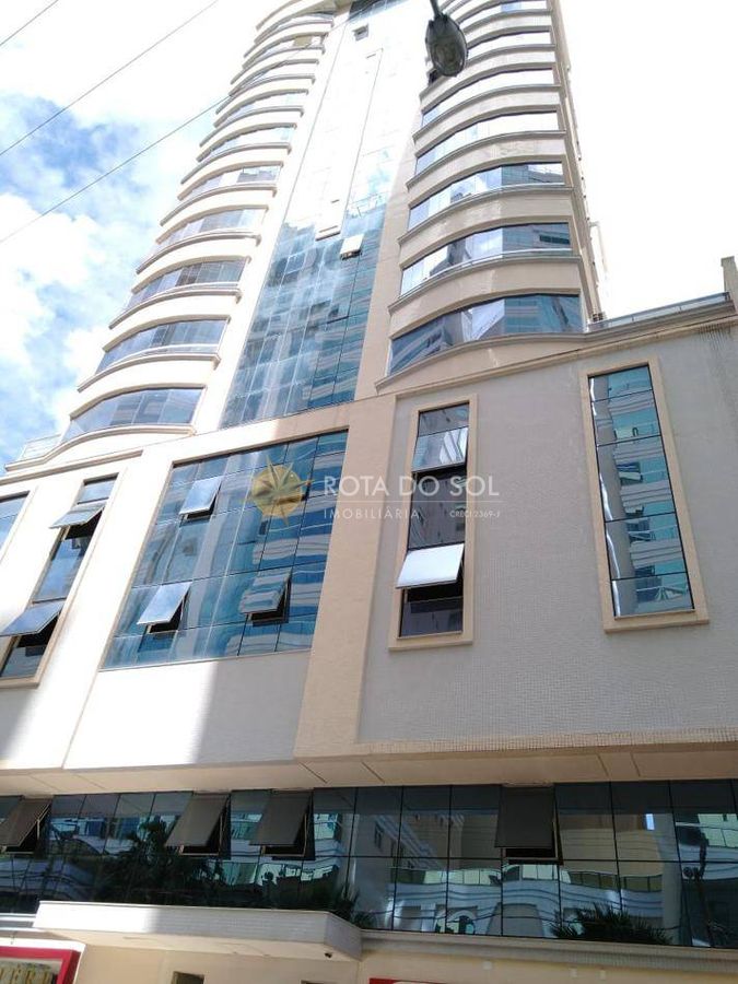 Sala Comercial Meia Praia Terrea ampla
