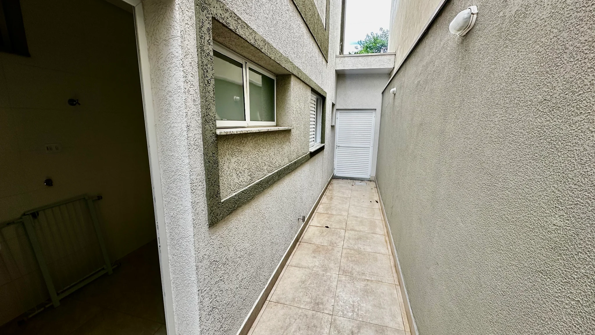 Casa para locação com 4 dormitórios no Campos do Conde II em Tremembé/SP. 