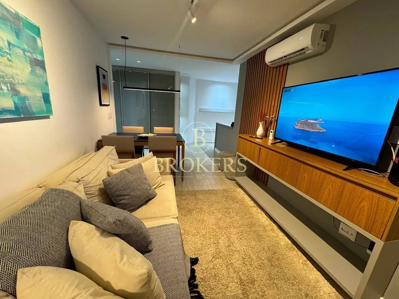 Apartamento a venda. Ipanema na quadra da praia! 2 quartos (1 suíte), varanda com vista mar, vaga,