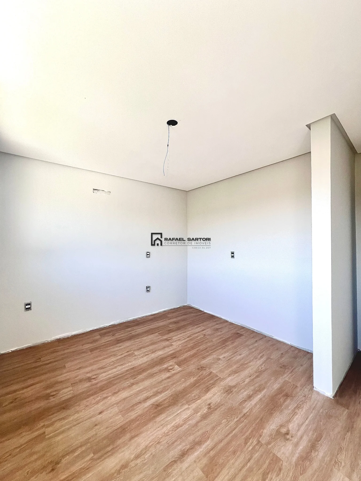 CASA COM 03 SUITES NO AMIZADE