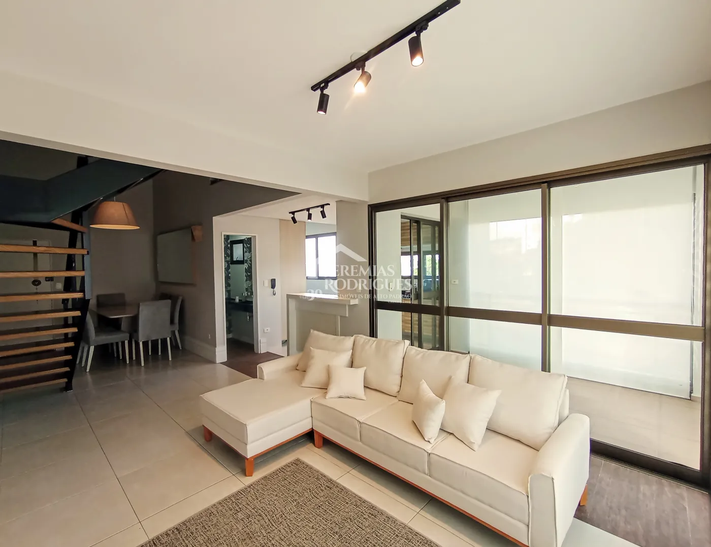 Apartamento duplex à venda com 3 dormitórios no Edifício Residencial Jabuticabeiras em Taubaté/SP