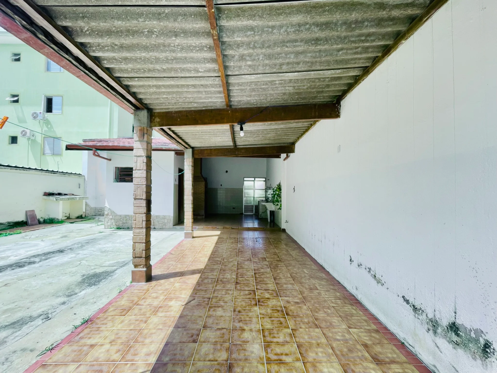 Casa para venda e locação no bairro Jardim das Nações em Taubaté/SP. 