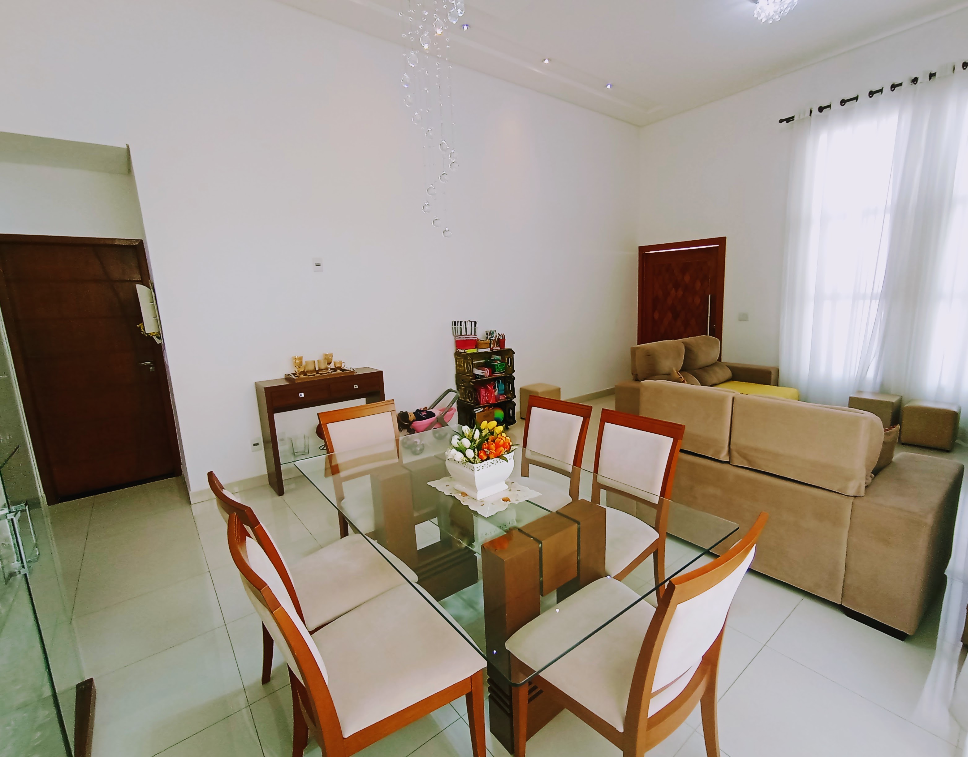 Casa à venda com 2 dormitórios no Condomínio Verdes Vales em Taubaté/SP.