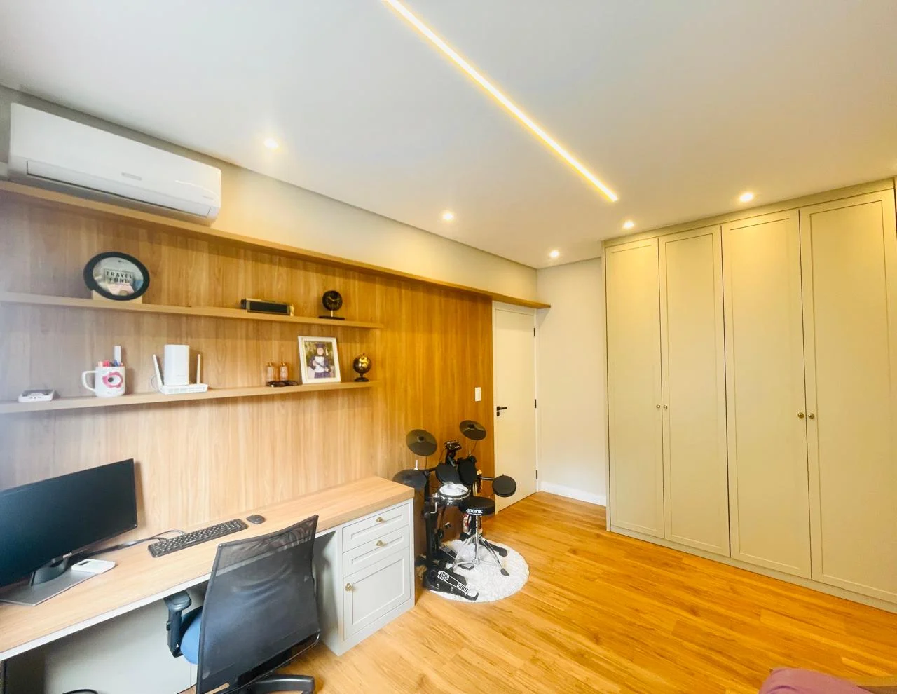 Casa à venda com 3 dormitórios no Condomínio Terras de San Marco em Taubaté/SP.