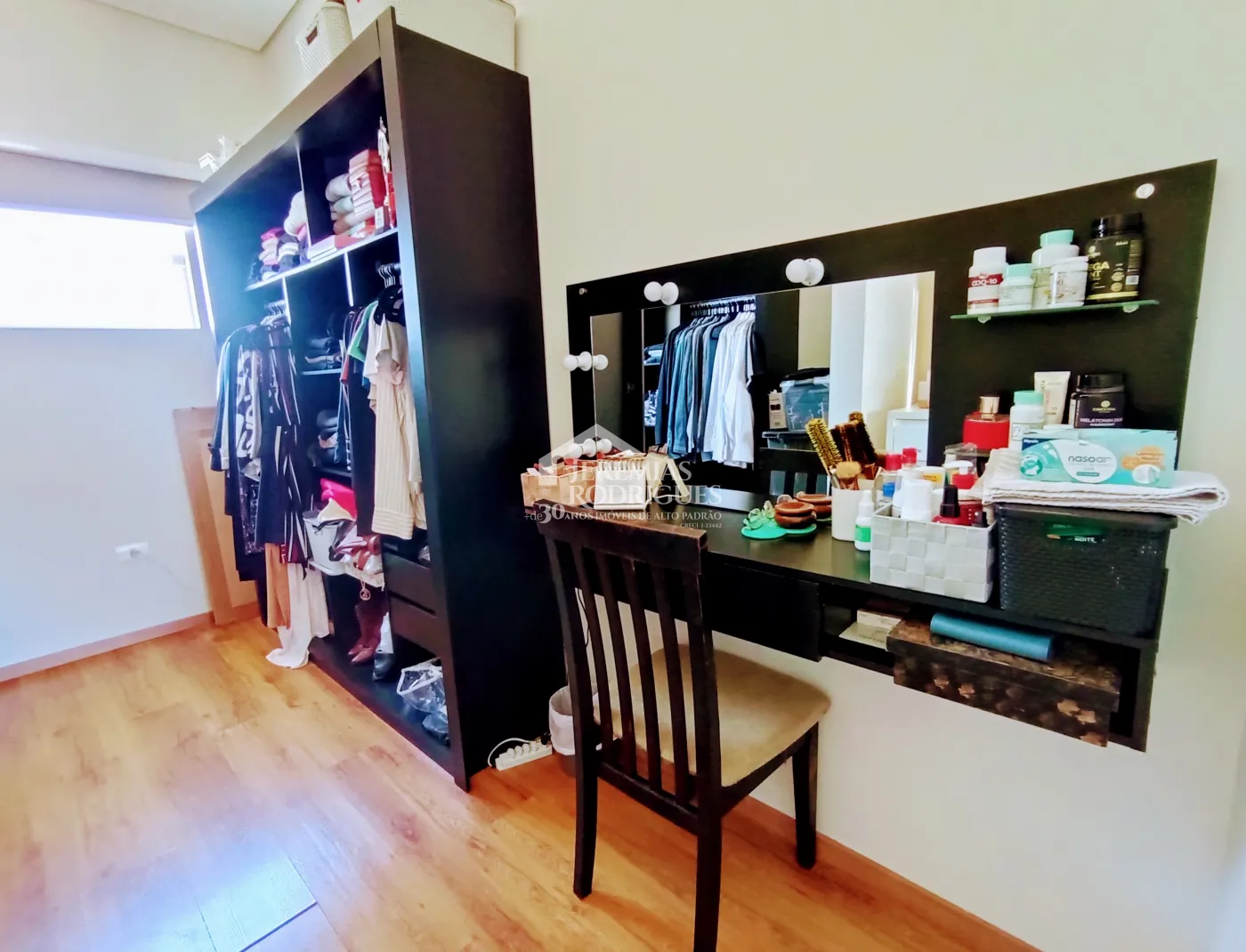 Casa à venda com 3 suítes no Condomínio Reserva dos Lagos em Pindamonhangaba/SP.