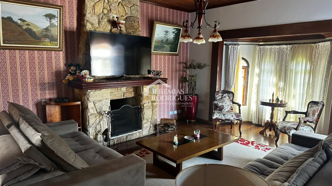 Casa para venda com 3 suítes no bairro Vila Ondina em Campos do Jordão/SP