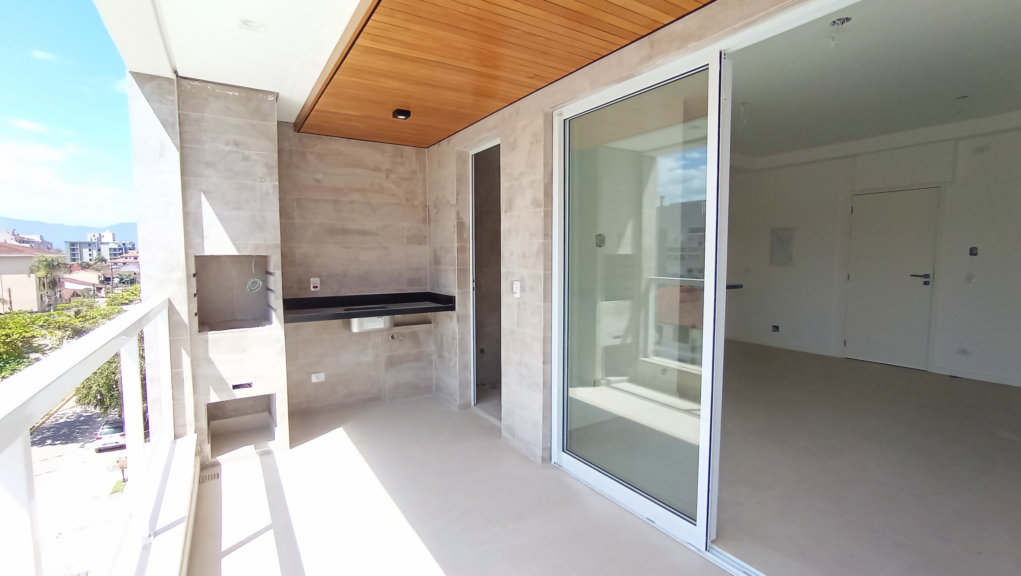 Apartamento à venda com 3 dormitórios, 98 m² no Condomínio Porto Gaia em Ubatuba/SP.