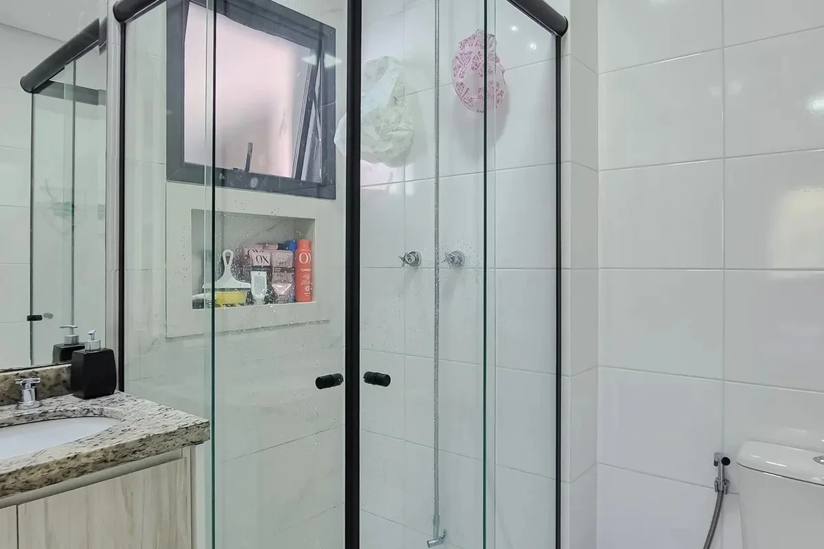 Oportunidade no Centro de SBC: Apartamento Moderno de 74m², 2 Suítes, Varanda Gourmet e 2 Vagas Livres – Abaixo do Valor de Avaliação!