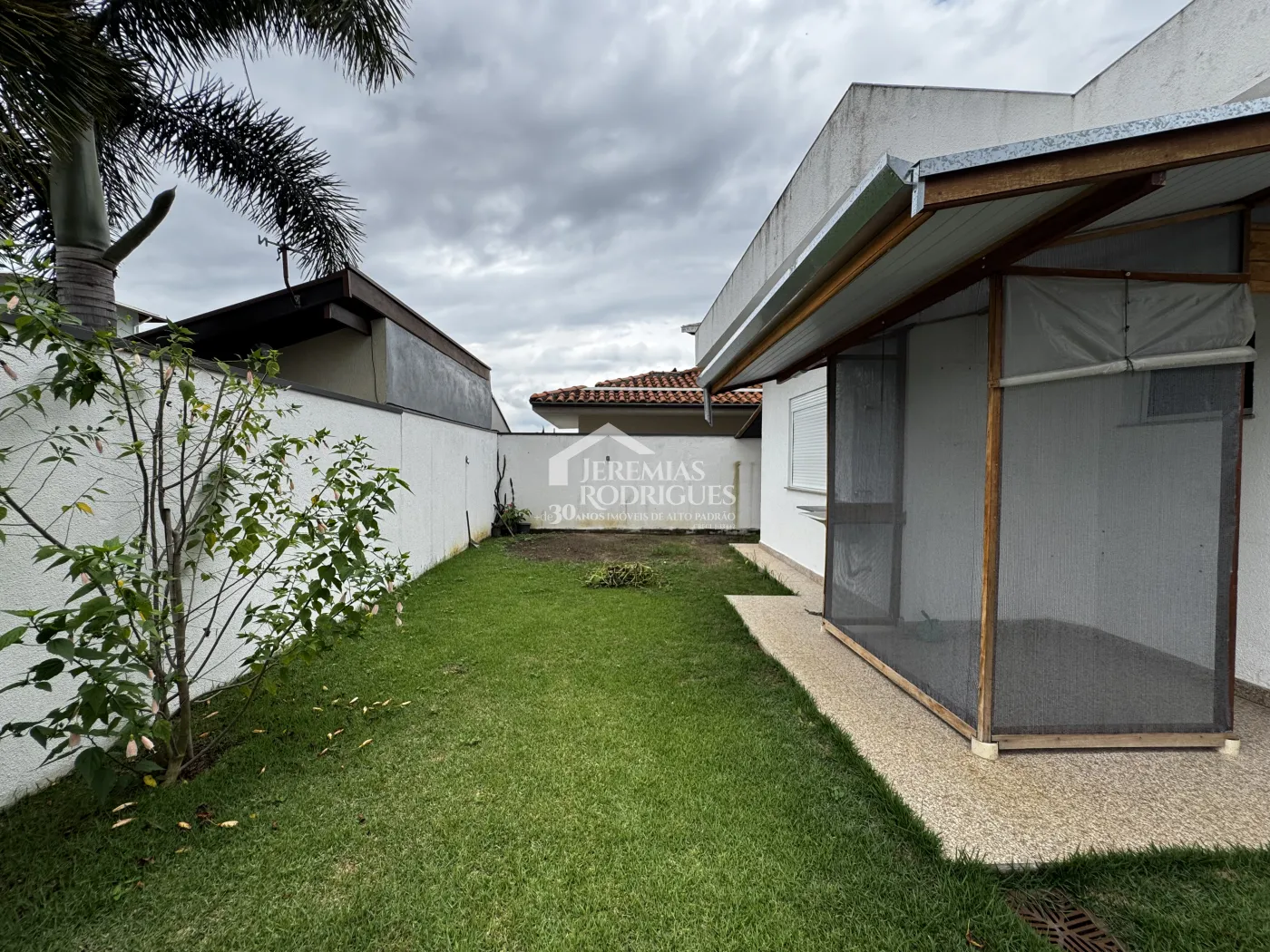 Casa para venda e locação com 3 suítes no Condomínio Real Ville em Pindamonhangaba/SP