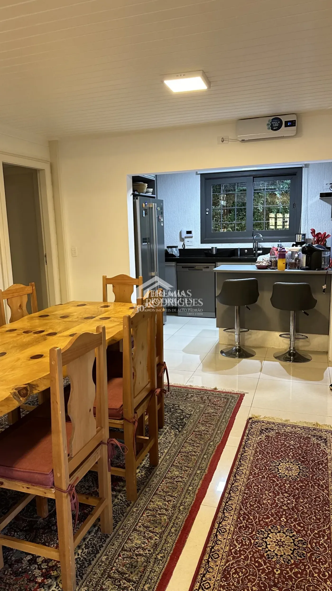 Casa à venda com 5 suítes no bairro Nova Capivari em Campos do Jordão/SP