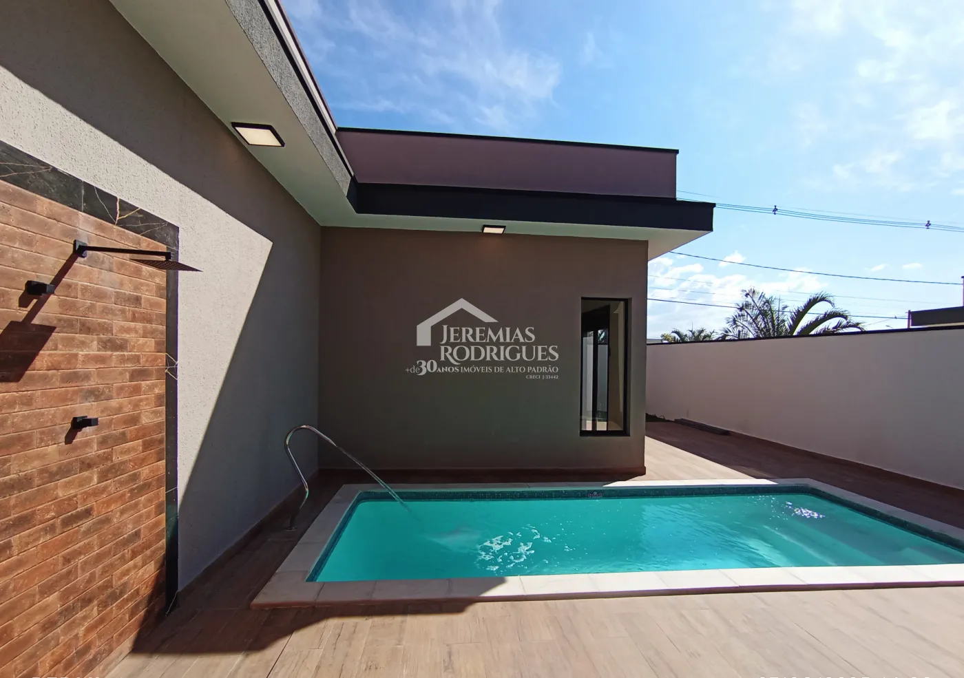 Casa à venda com 3 suítes no Condomínio Village Splendore em Pindamonhangaba/SP.