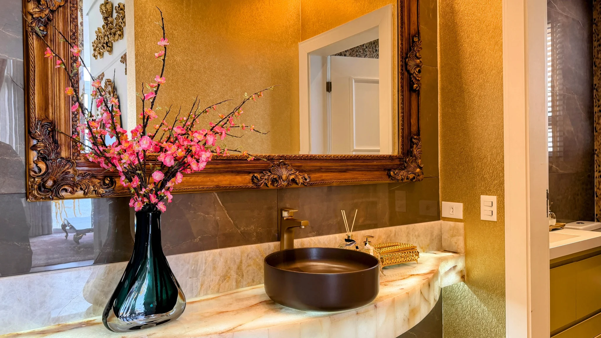 Casa à venda com 4 suítes no  Condomínio Iporanga em Campos do Jordão/SP. 