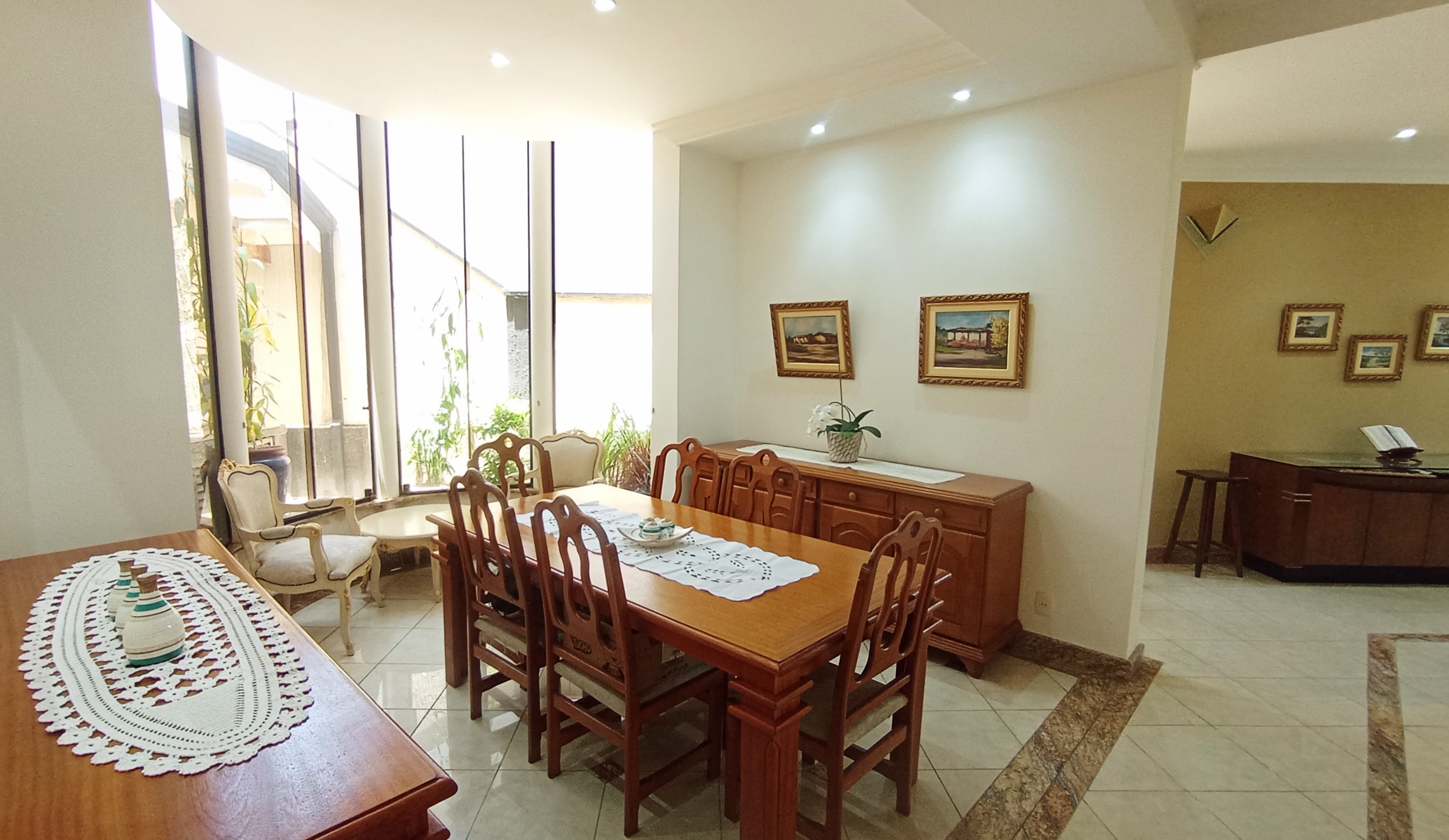 Casa à venda com 4 dormitórios no Condomínio Taubaté Village em Taubaté/SP.