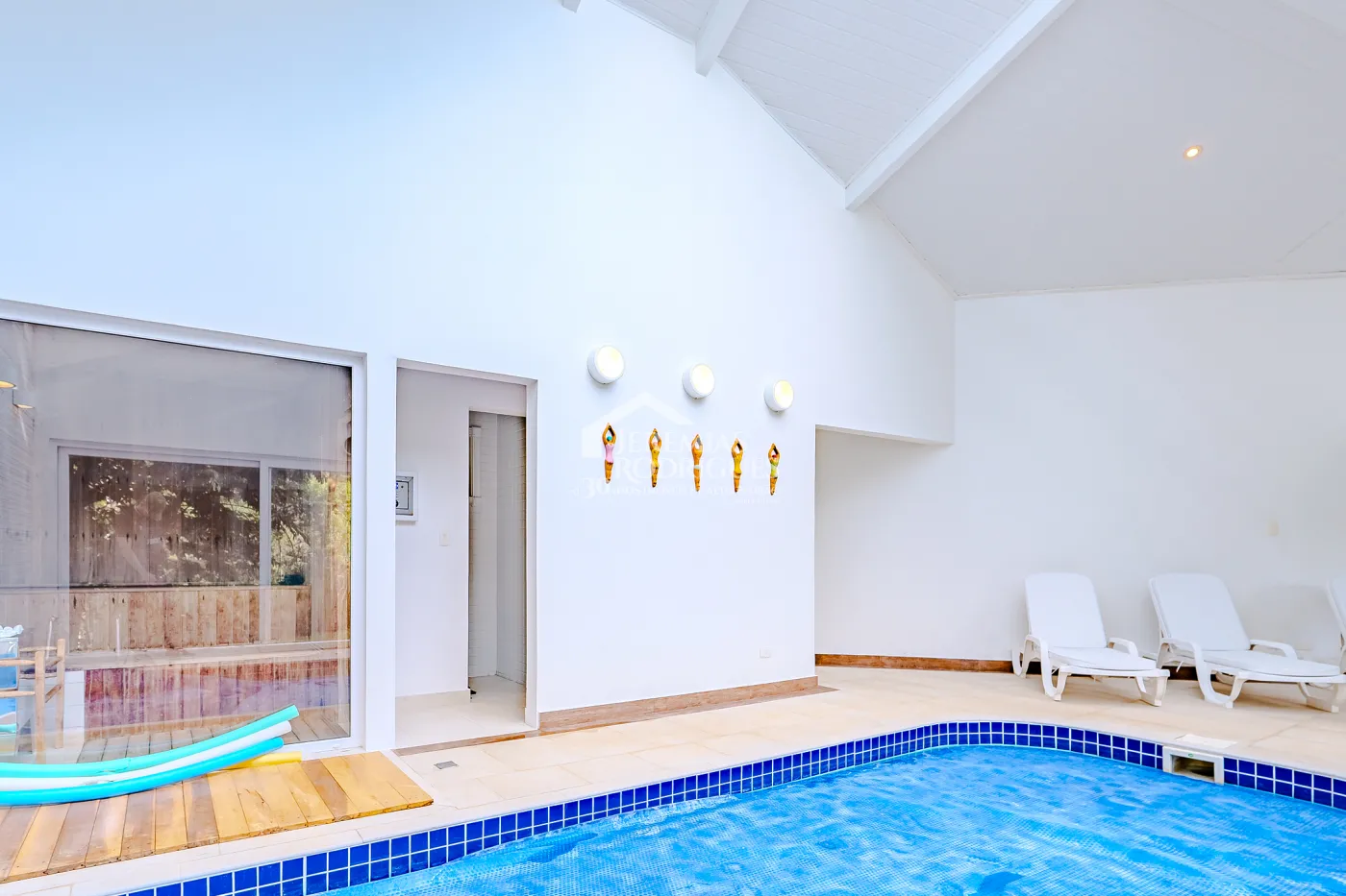 Casa com 6 suítes, 700 m² - Condomínio Vila Simonsen - Campos do Jordão/SP.