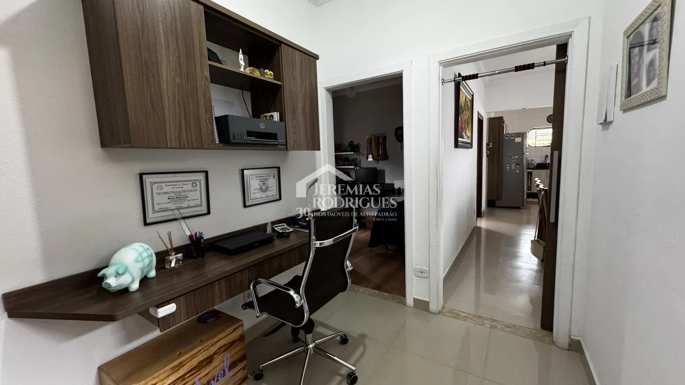 Casa para venda e locação com 3 dormitórios no bairro Chácara da Galega em Pindamonhangaba/SP.