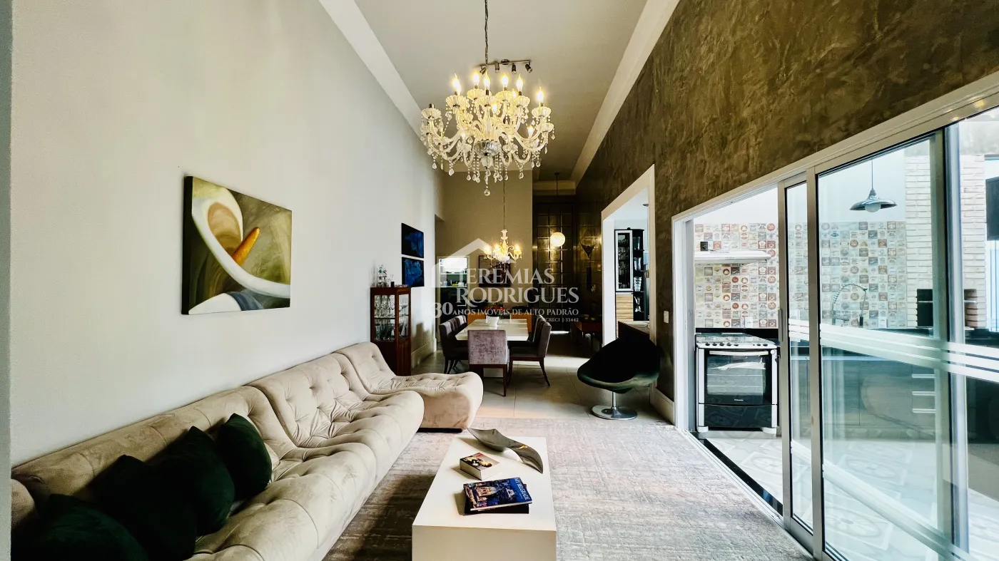 Casa à venda com 3 suítes no Condomínio Campos do Conde II Chambord em Tremembé/SP