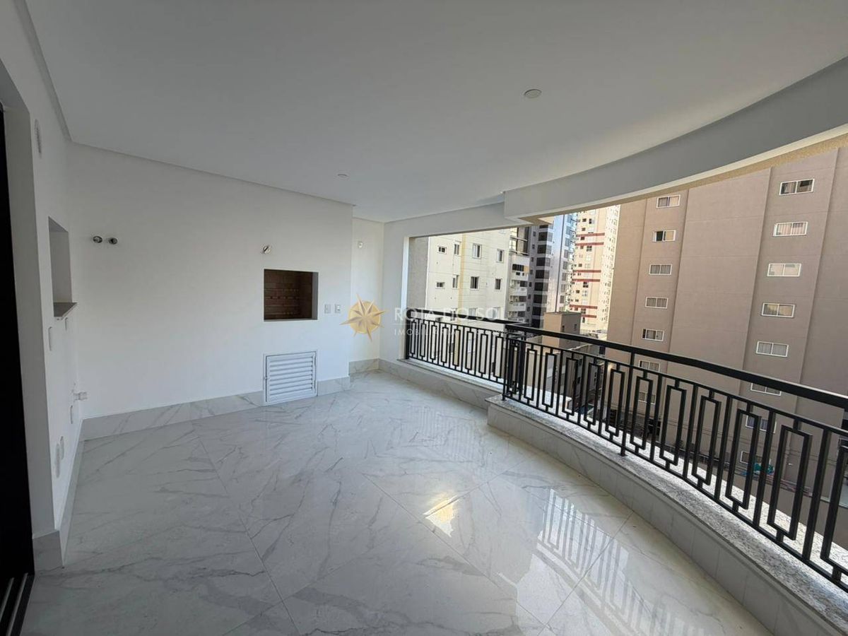 Maison Lafayette Apartamento Padrão Dallo com 4 Suítes em Meia Praia Itapema