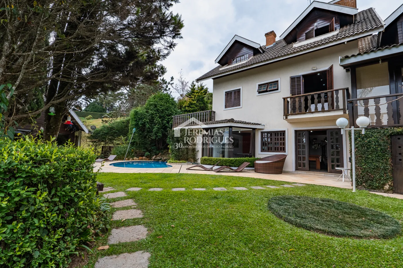 Casa com 4 dormitórios, 450 m² - Atalaia - Campos do Jordão/SP