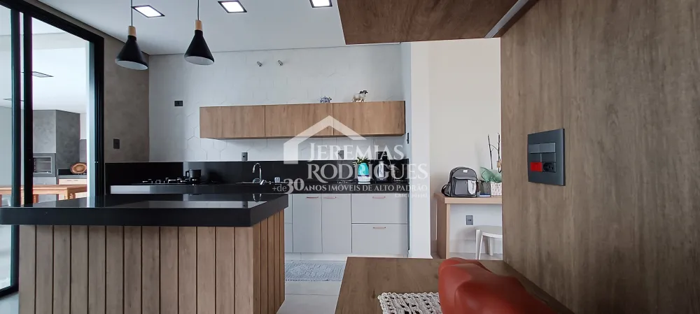 Casa com 3 suítes para venda e locação, com 245 m² no Condomínio Village Splendore em Pindamonhangaba/SP