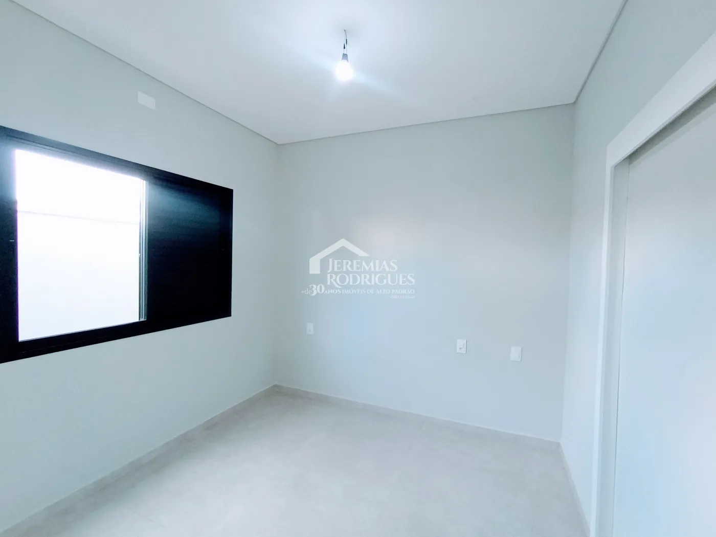 Casa à venda com 3 suítes no Condomínio Ouro Ville em Taubaté/SP