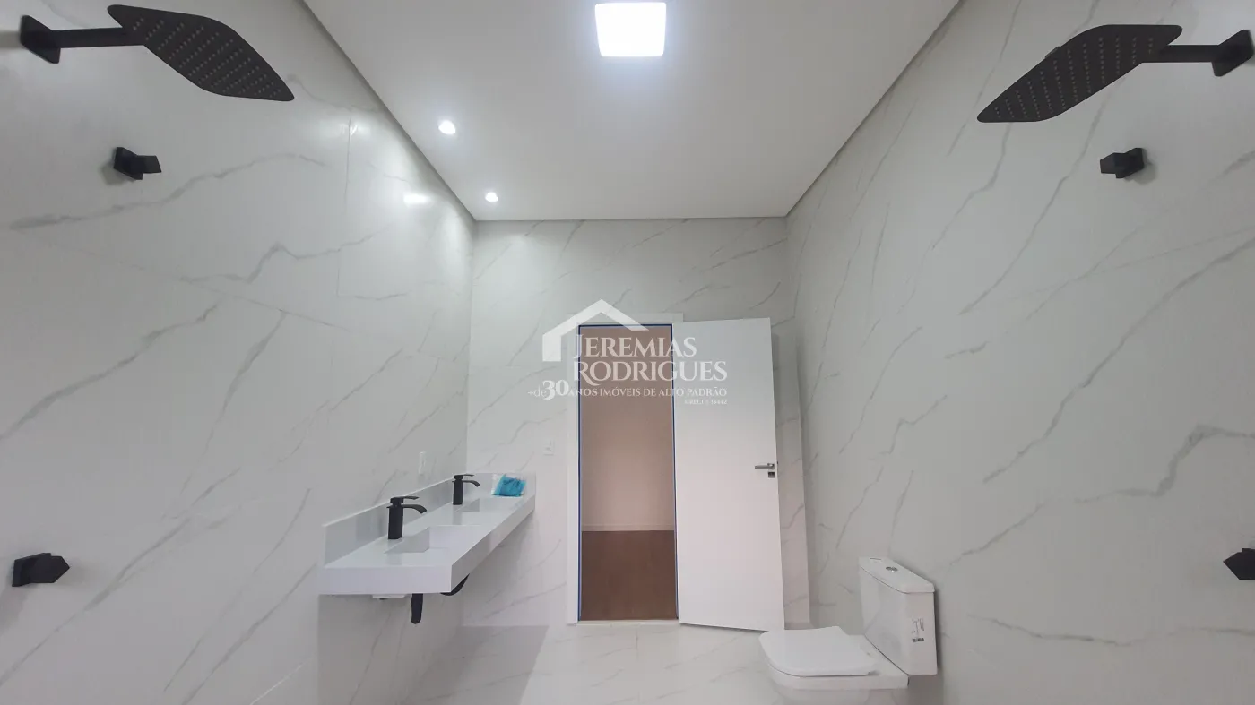 Casa à venda com 3 suítes no Condomínio Chácaras Cataguá em Taubaté/SP.