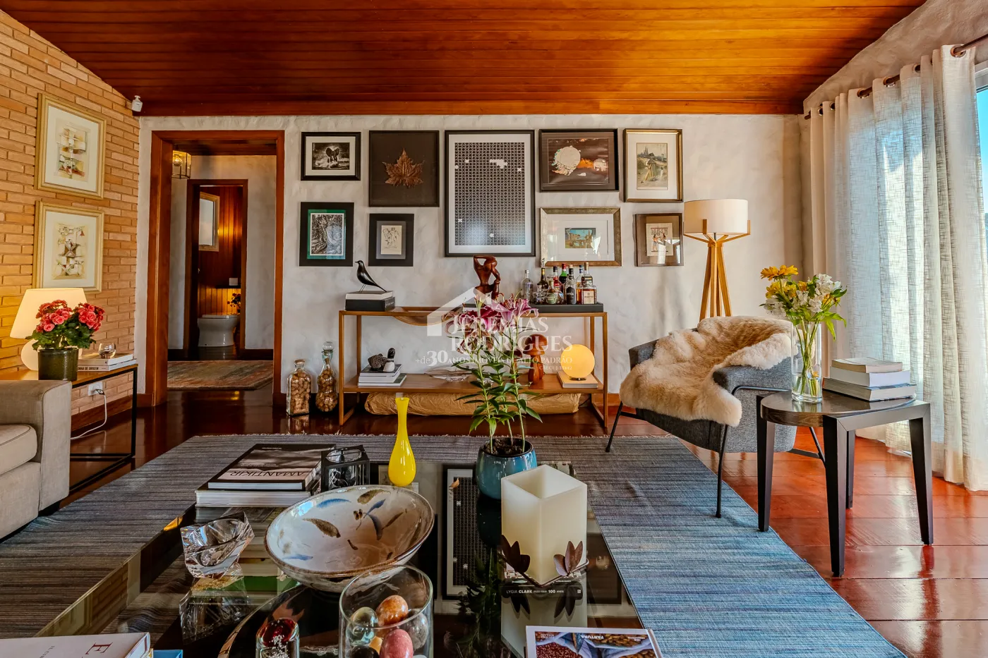 Casa à venda com 3 dormitórios, no bairro Vila Belvedere em Campos do Jordão/SP.