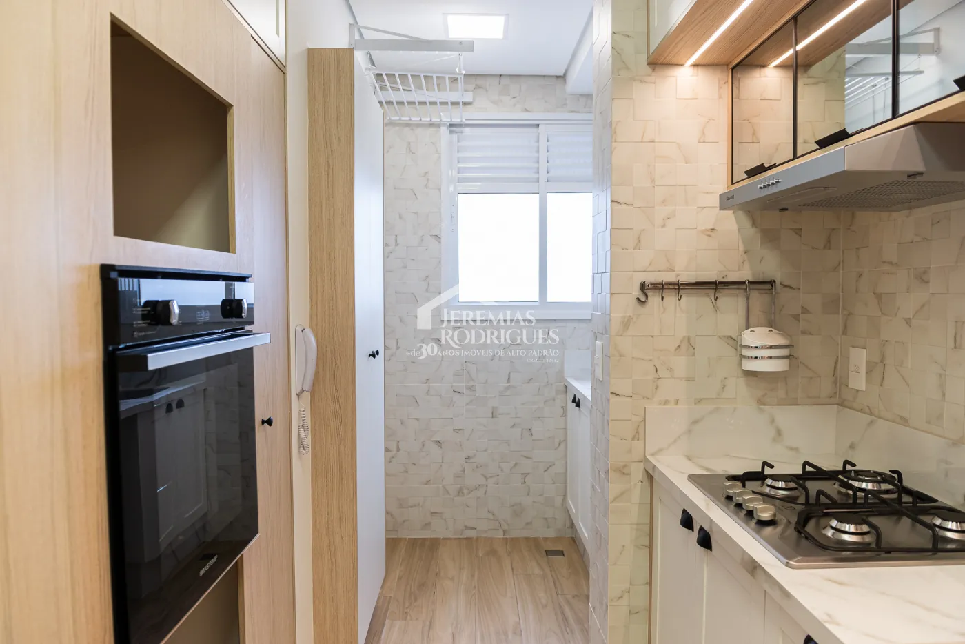 Apartamento à venda com 3 dormitórios, 98 m² no Edifício Bauhaus em Pindamonhangaba/SP.