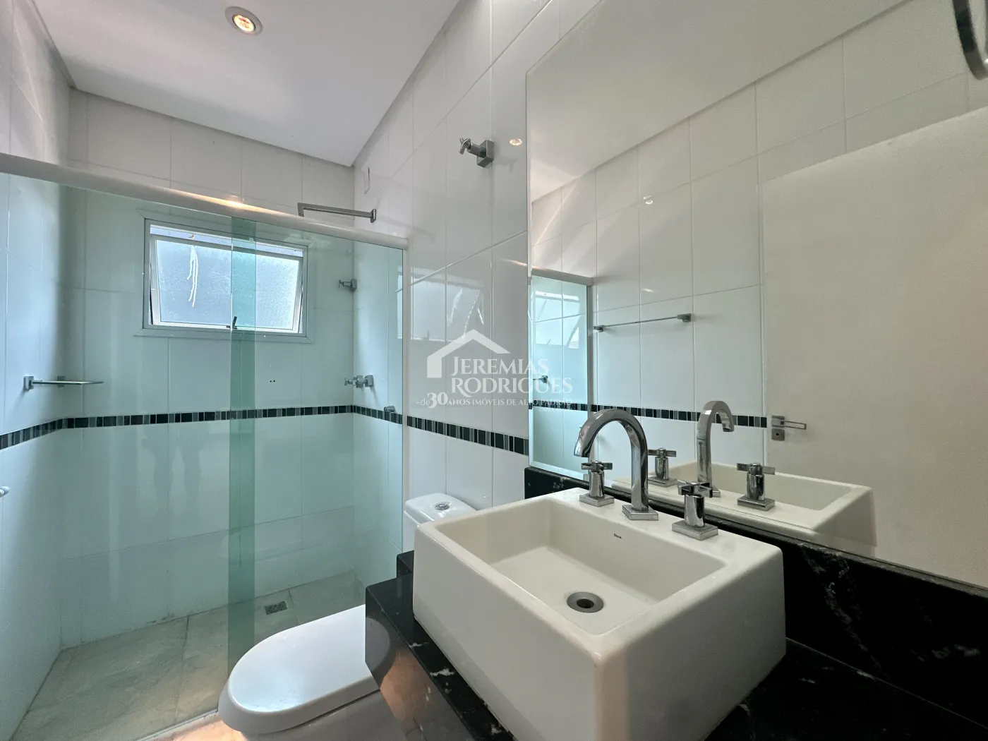 Sobrado com 3 dormitórios, 302 m2 - Condomínio Campos do Conde II - Tremembé/SP.