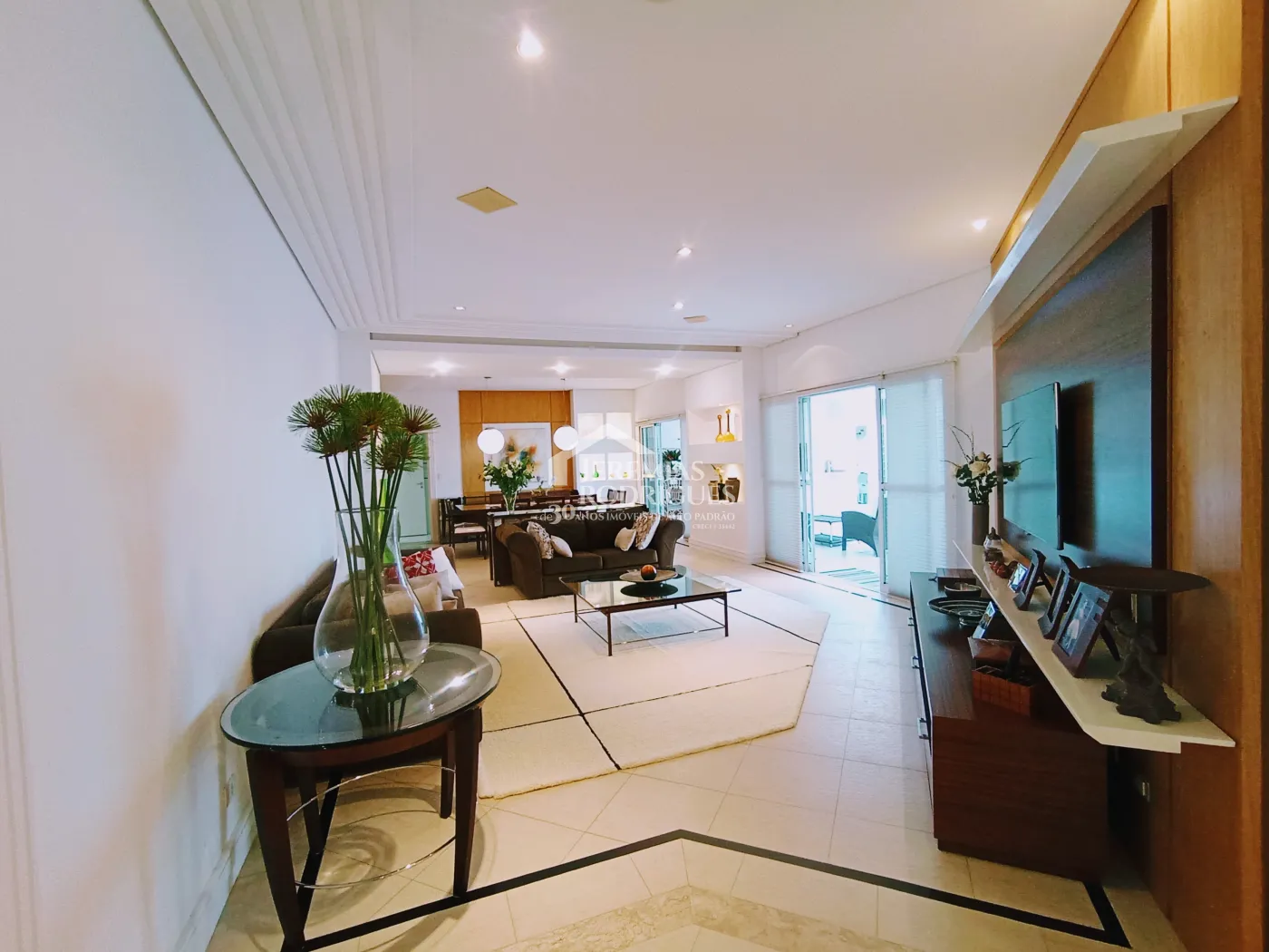 Casa à venda com 4 dormitórios no Condomínio Taubaté Village em Taubaté/SP.