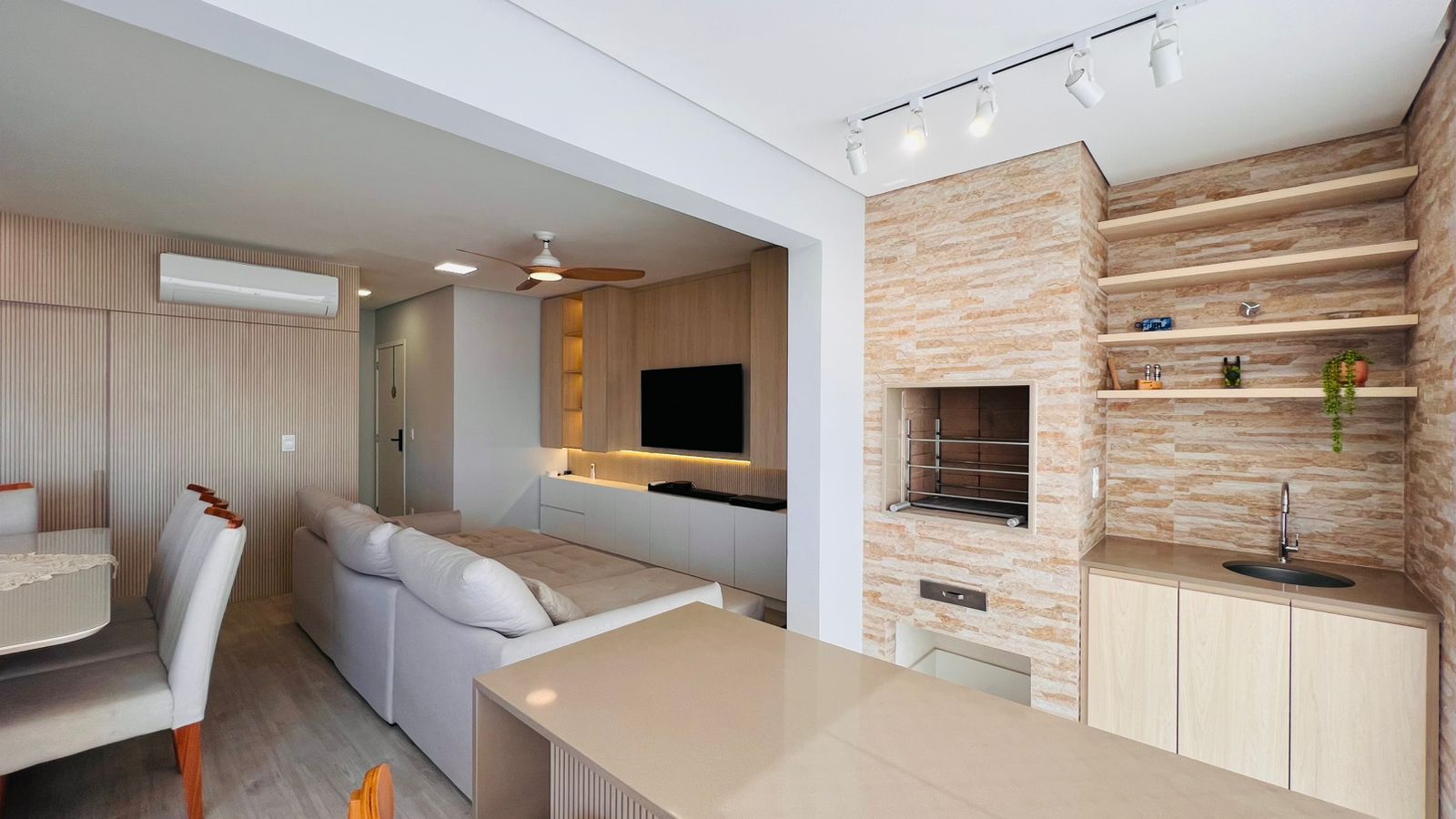 Apartamento à venda com 3 dormitórios, 109 m² no Condomínio Lucca em Taubaté/SP.